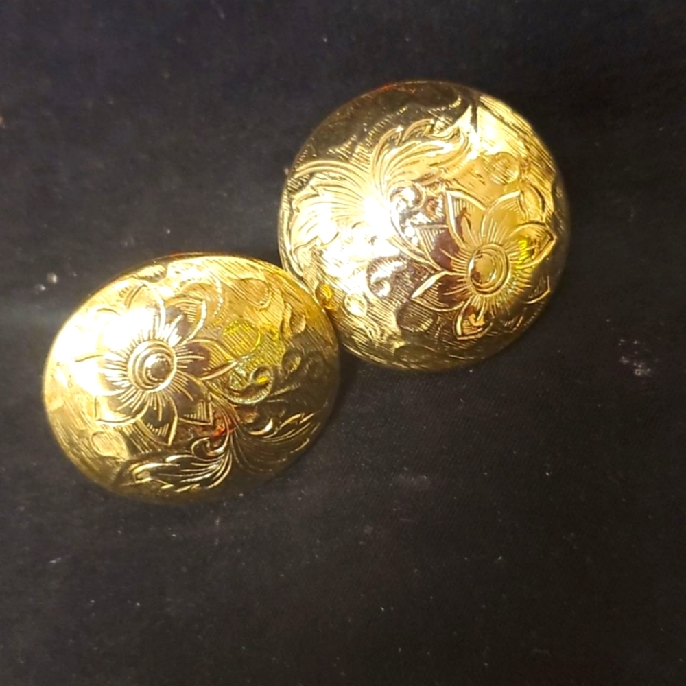 Vintage etched floral clip on goldtone earrings